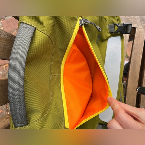 Patagonia Olive Green Messenger critical mass Bag excellent condition - Picture 7 of 13